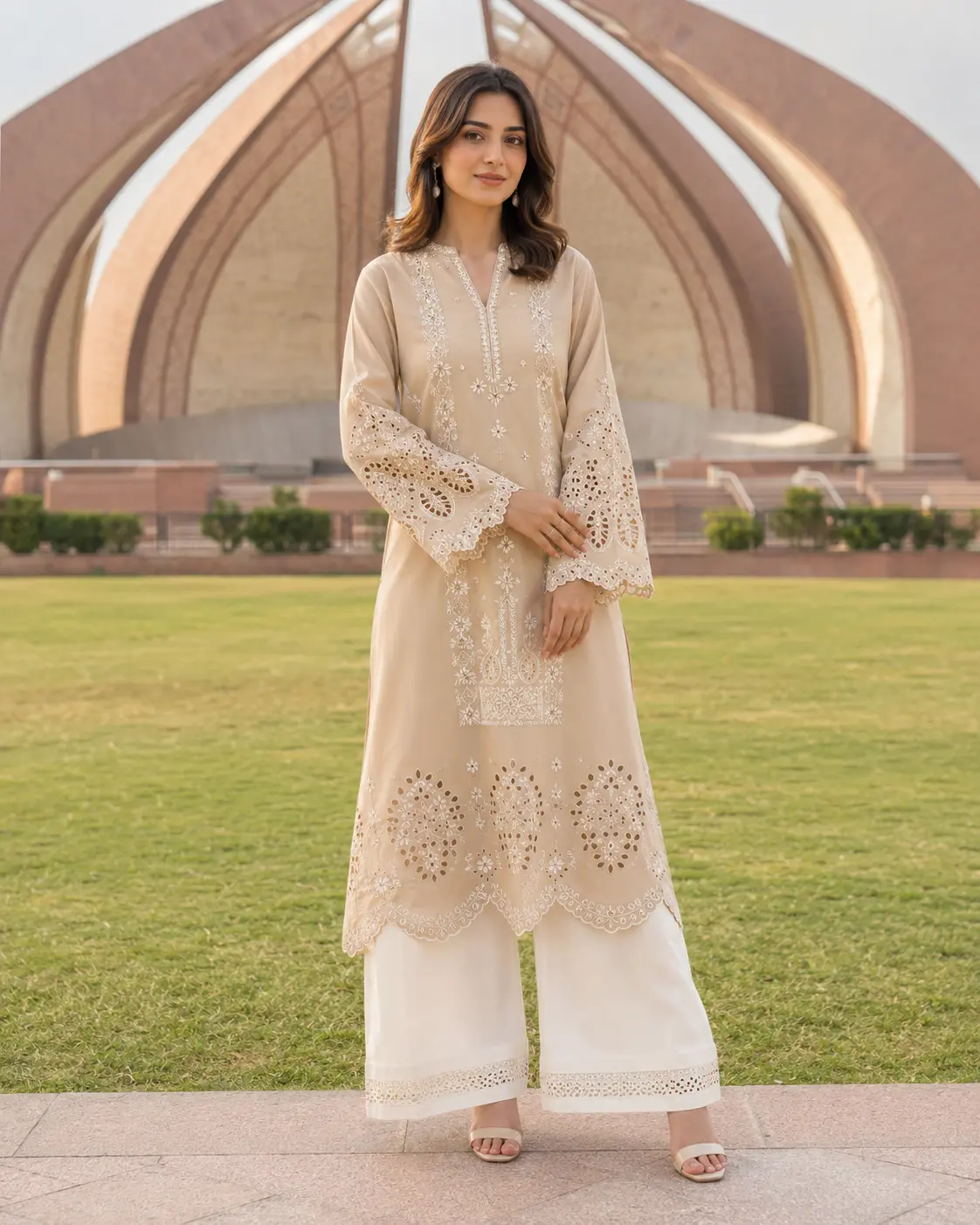 Model wearing Alina sand scallop set